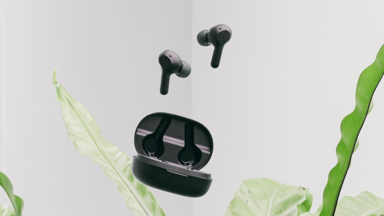 Breaking Language Barriers with AI Translation Earphones